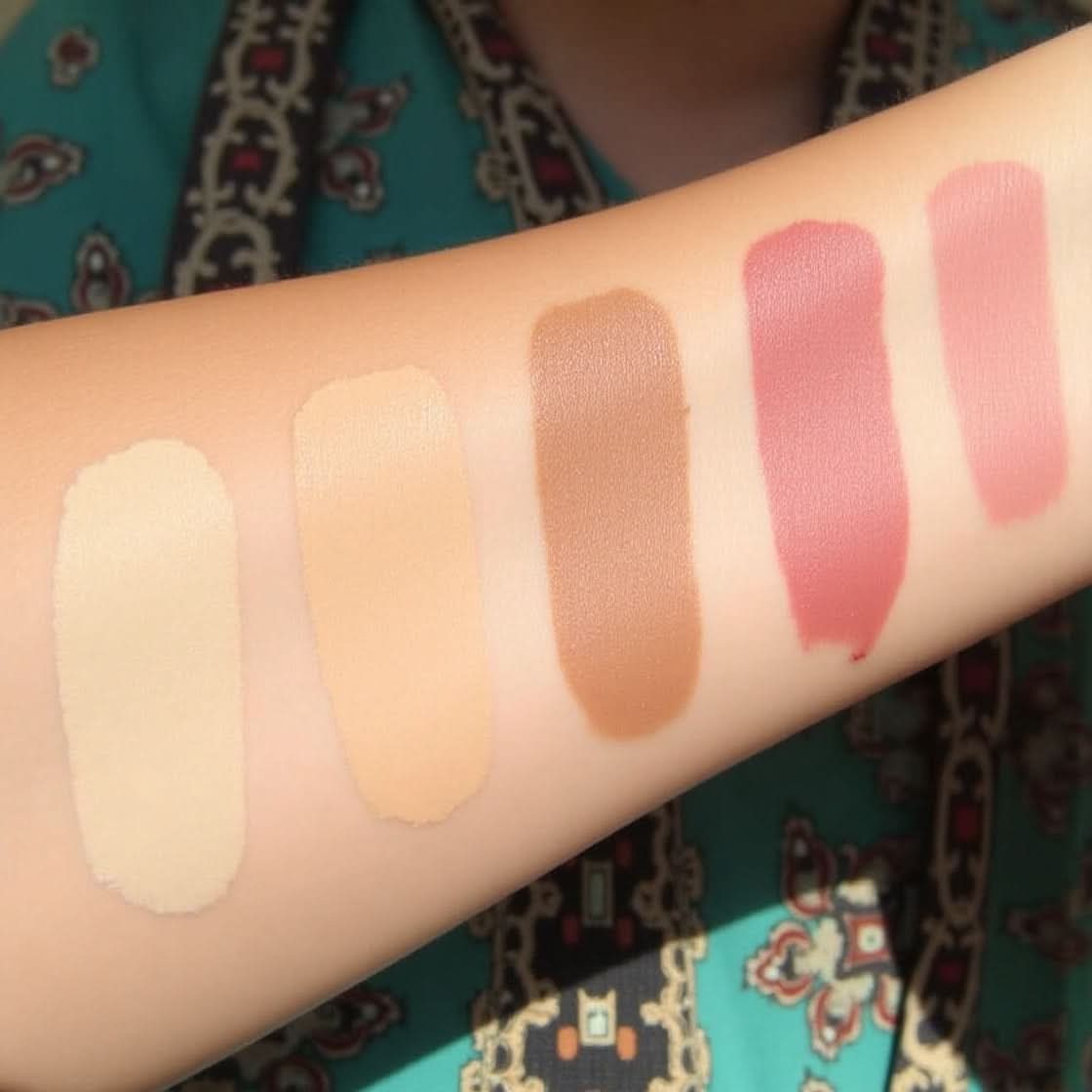 2 in 1 CARLA SECRET CREAM BLUSH AND CONCEALER PALETTE With 12 Shades